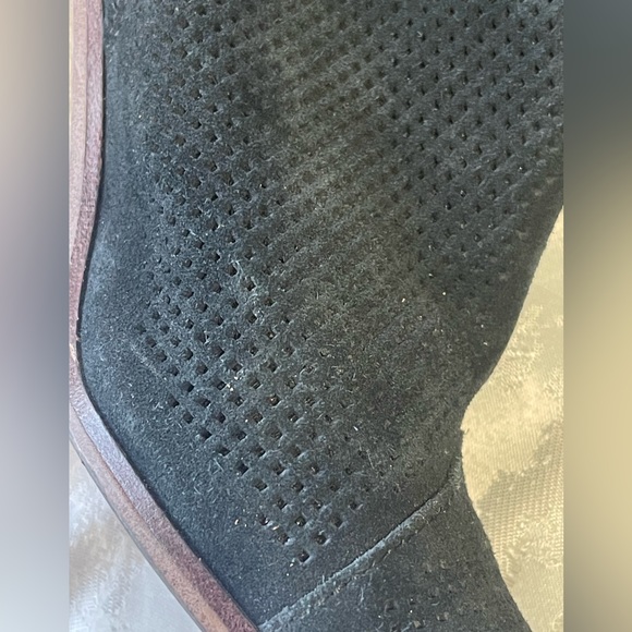 Tom’s boots - Picture 5 of 7